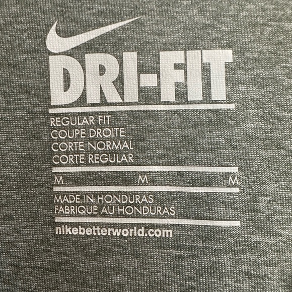 Women’s Nike t-shirt size medium - Picture 4 of 5